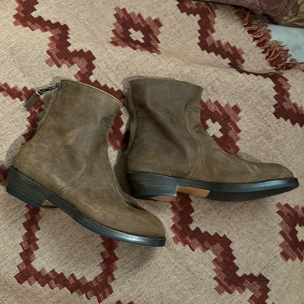 Rag and Bone dark brown sueded booties sz 7
